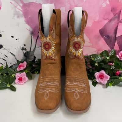 Women’s Embroidered Sunflower Boots - Size 41