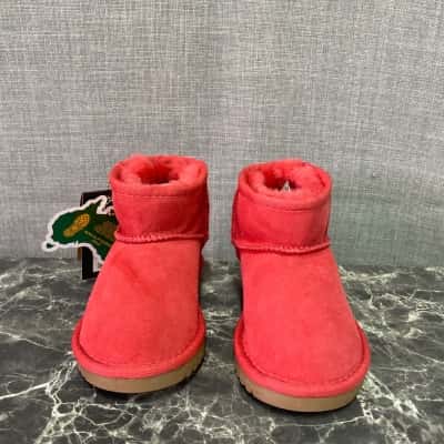 UGG Kids  Size 10 / 9 Shoes Red 