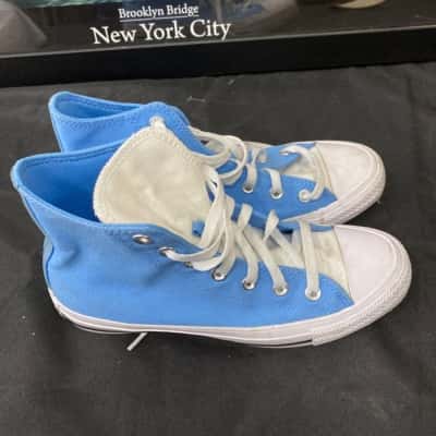 Converse Mens  Size 6 Sneakers Blue 