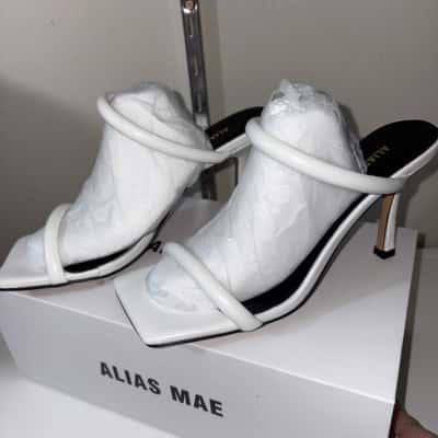 Ladies Alias Mae Heels Size 39 - BNIB