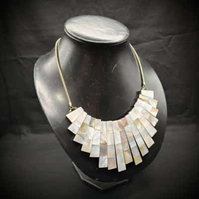 Beautifully Made Mother Of Pearl Necklace (Reversible) 56cm Long In Gift Pouch