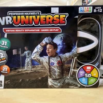 Professor Maxwell VR Universe