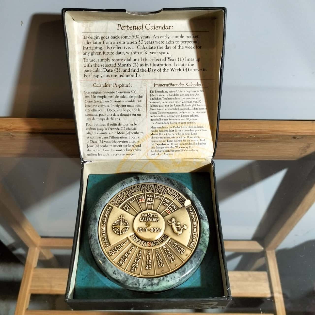 50年カレンダー（2017-2066） ブロンズ・大理石製50年カレンダー（2017