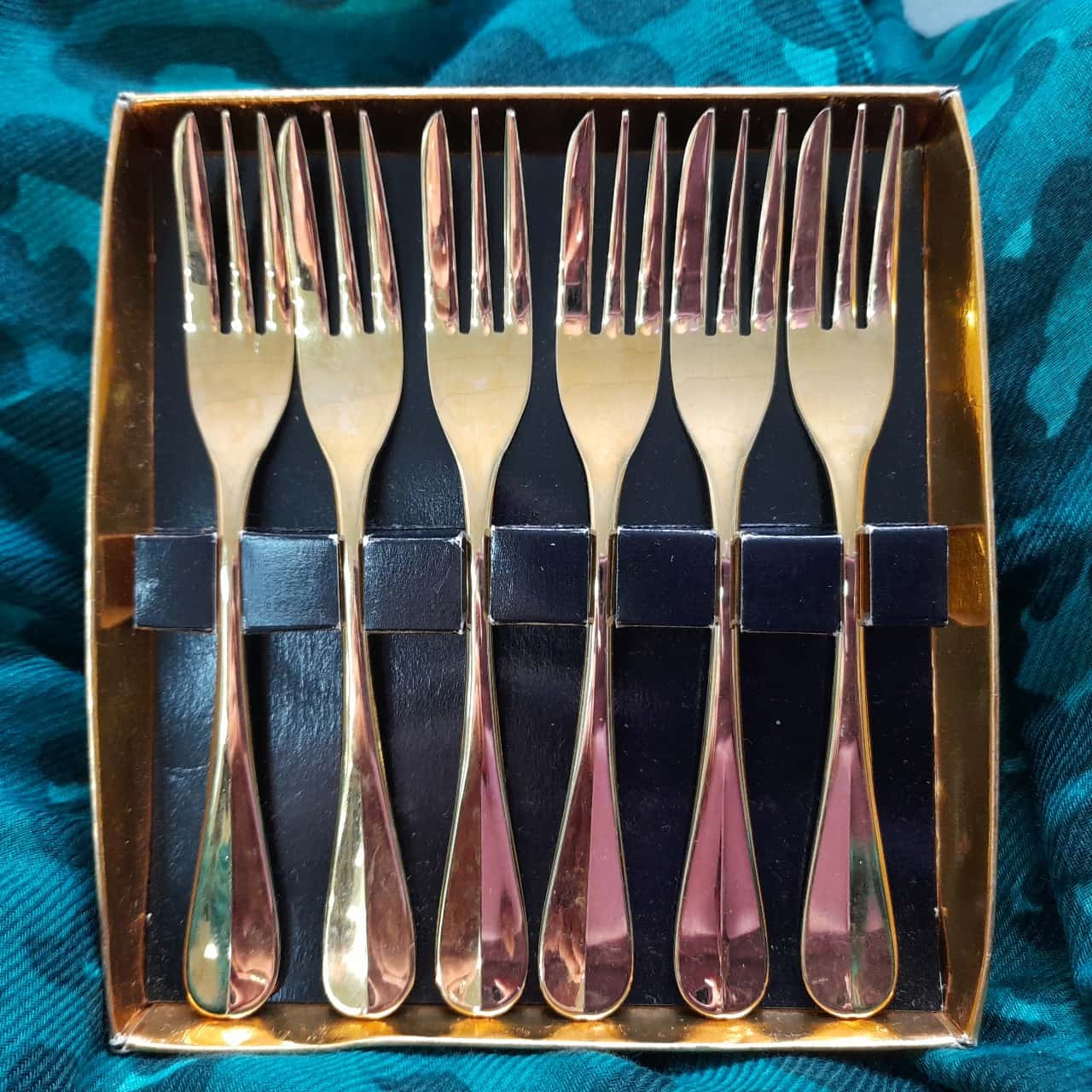 6 boxed gold plated cake forks(s)