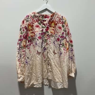 City Chic Womens shirt Size 20 / L Floral / Off White / Pattern 