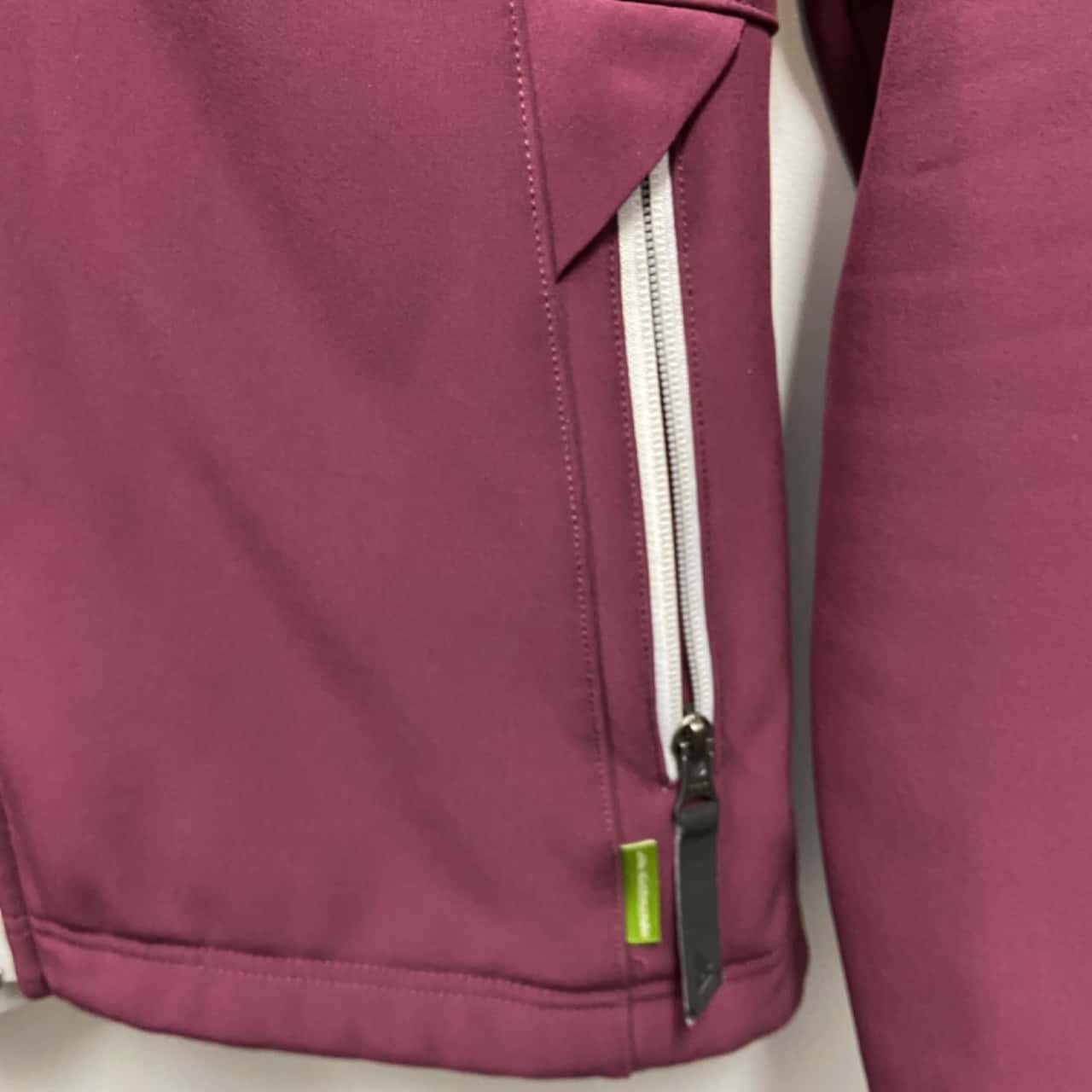 Kathmandu jacket Size 10 Front Zipper Maroon (s)