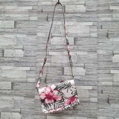 Womens Guess Floral Handbag