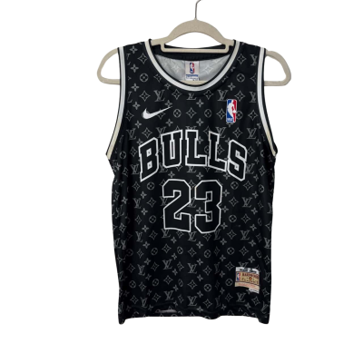 Bulls  Mens  Size XS Jersey Black  