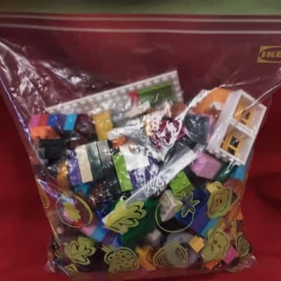 1 kilo mixed bag of LEGO