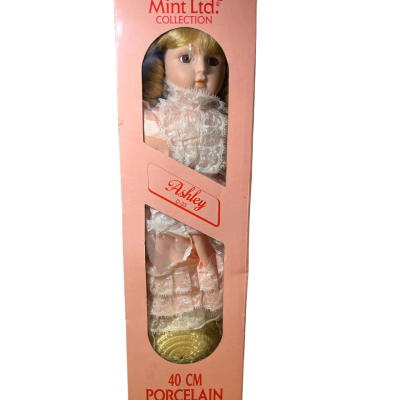 The heritage mint Ltd Ashley Porcelain Doll