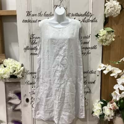 WALKER & BECK BRAND! 100% LINEN SLEEVELESS MIDI DRESS WITH FRONT POCKETS! Womens  Size 4 / 8 Casual Dress / Midi Dress / Sleeveless Dress  Grey / Off White 