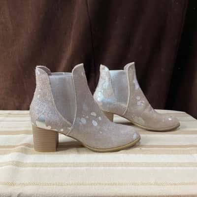 Django & Juliette Sadore Misty & Silver Pony Hair Boots, Size EU40