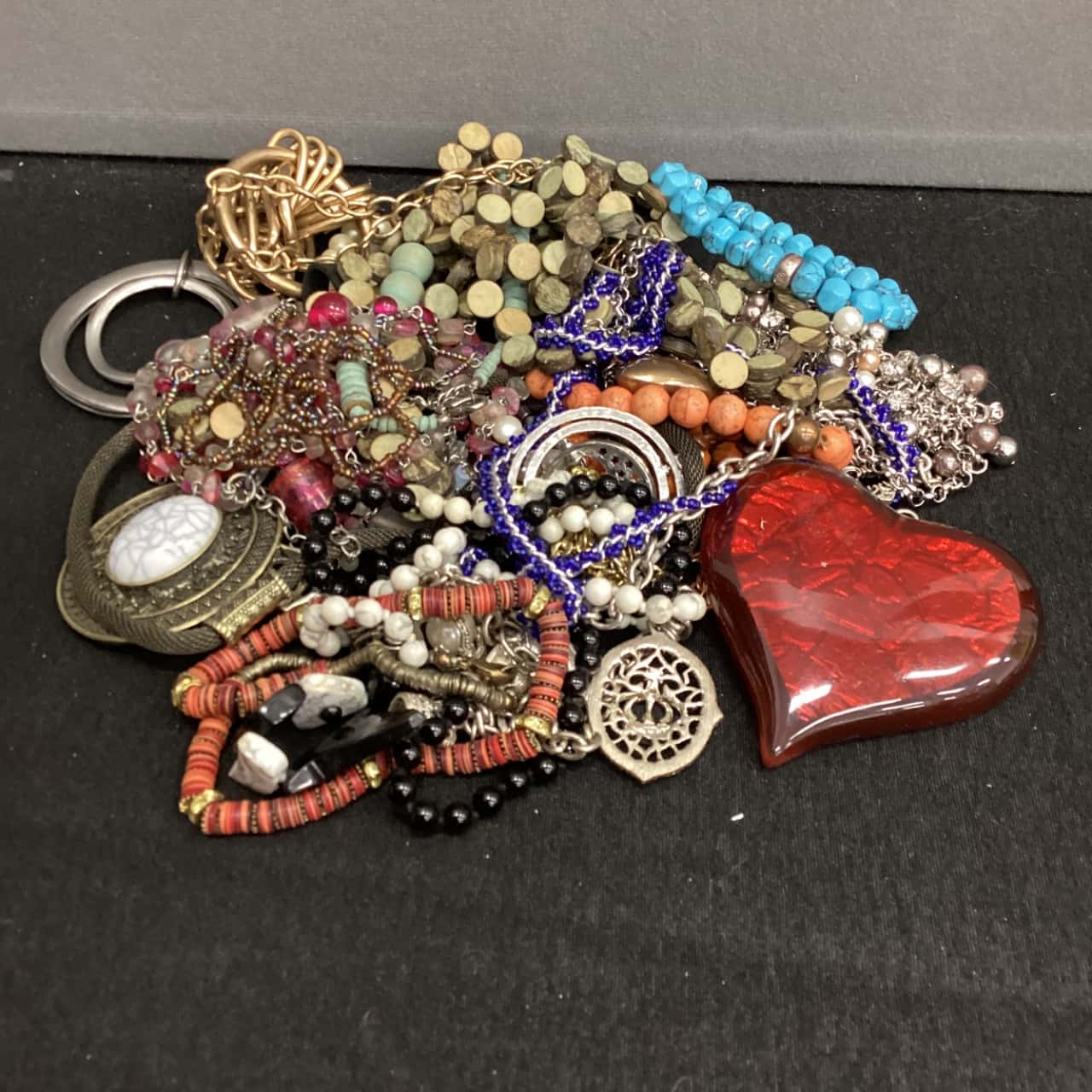 Assorted bag of jewellery (2)(s)