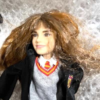 Harry Potter Hogwarts Doll Figure Collection x5 with Accessories – Harry Ron Hermione McGonagall