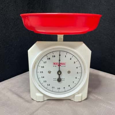 Vintage Persinware Metal kitchen scales with original plastic dish.
