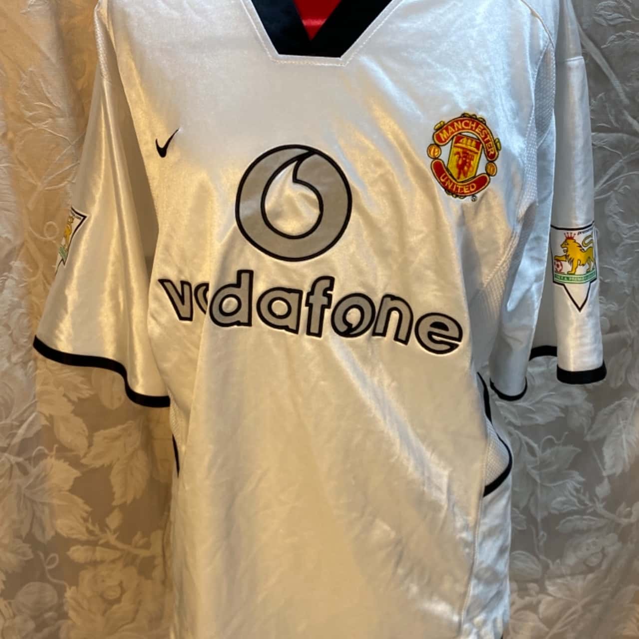 Unisex Size L White sports jersey (s)