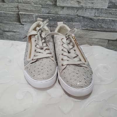Taking Shape Womens Size 38 Cream Shoes