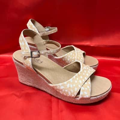 Frankie4 Alyce Wedge Heels Size 10