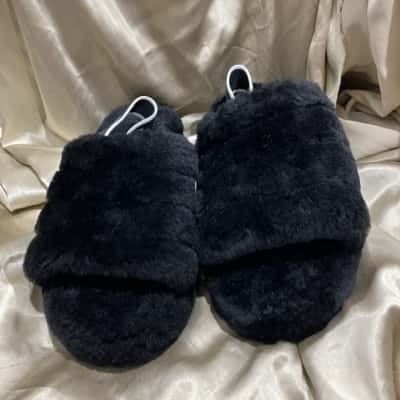 UGG Womens  Size 7 Slippers Flats Black  