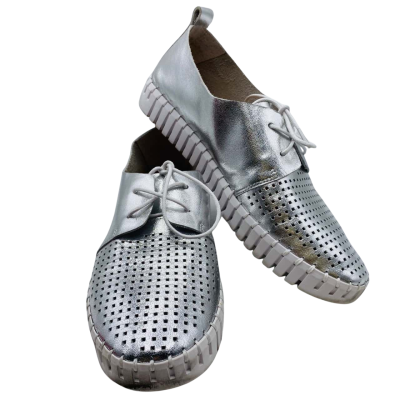 Django & Juliette  Womens  Size 39 Silver   CAB2