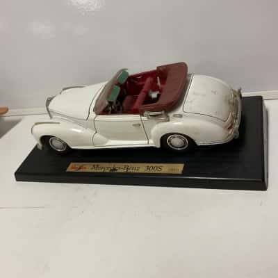 Maisto Mercedes Benz 300S die cast model car
