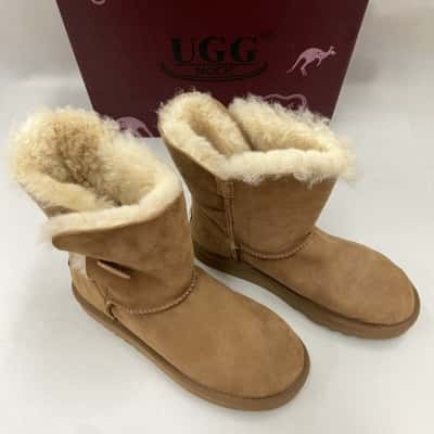 Brand New - Nock UGG - Womens 100% Sheep Skin UGG Boots (One Button Fashion) - Size 7M/9L -Chestnut
