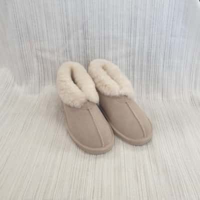 UGG Sheepskin Cream /Beige Slippers Size 10 - Brand New 