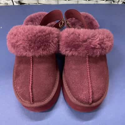 UGG Womens  Size 6 Platform Slides Maroon 