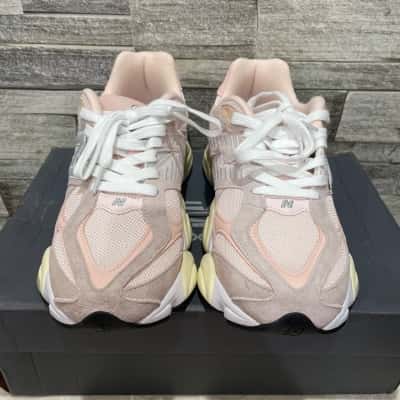 New Balance Womens  Size 9 Sneakers 