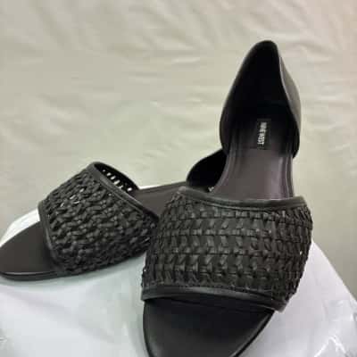 Nine West Womens  Size 9.5 Flats Black  