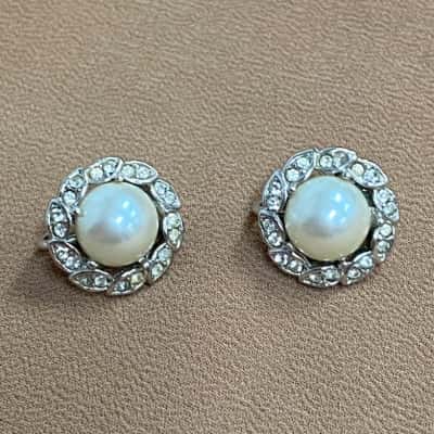  Womens Vintage Faux Pearl and Diamanté Wreath Clip On Earrings