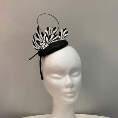 Morgan & Taylor Womens Fascinator Black  / White 
