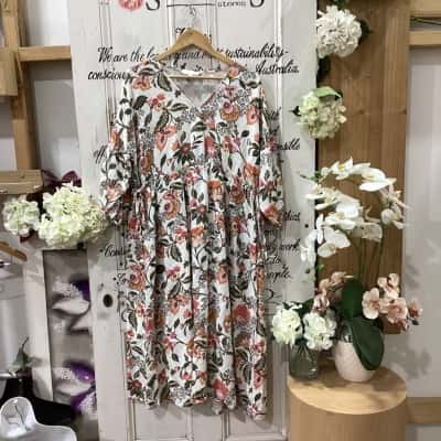 YARRA TRAIL BRAND! Womens  Size 16 Floral Dress / Maxi Dress Floral / Olive / Orange / Pink  / White! BEAUTIFUL FORAL DRESS WITH TIE SIDE DETAILS! DRESS FEATURES POCKETS! GREAT FOR A DAY OUT! 3/4 BALLOON SLEEVES!