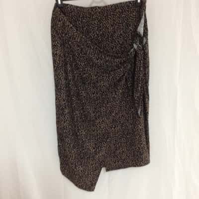 Piper Curve Womens  Size 20 Wrap Skirt Black  / Brown / Pattern 