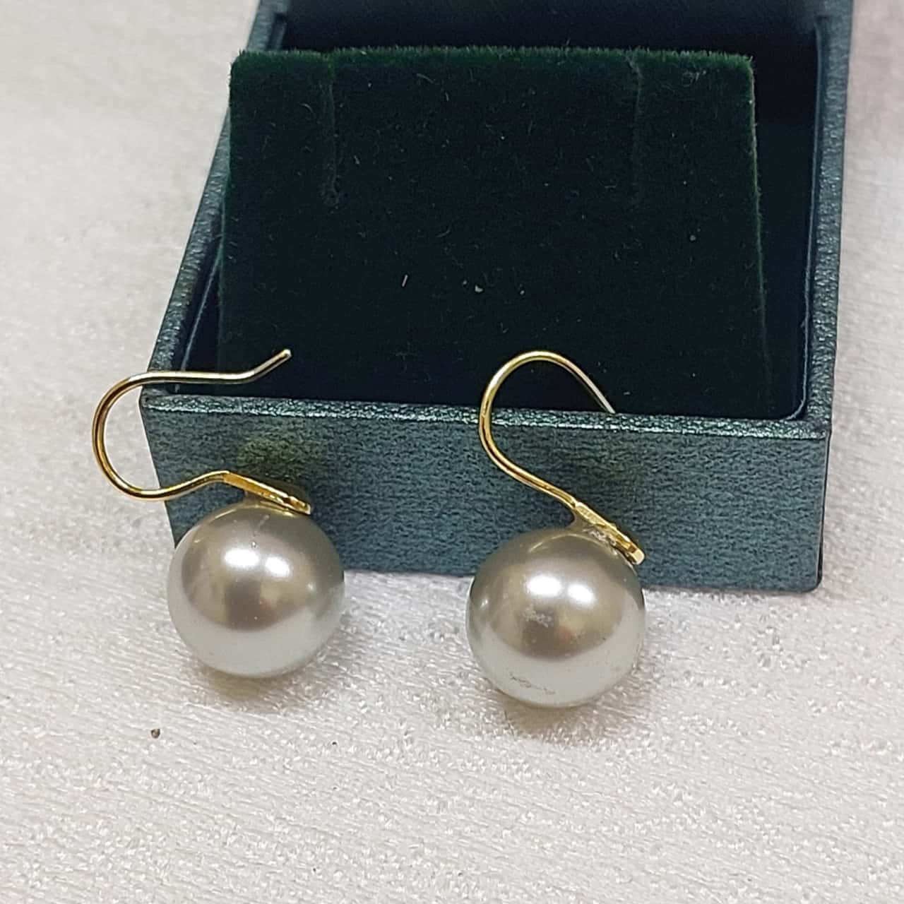 Women's Gold tone Sterling Silver Earring with gray bead(s)