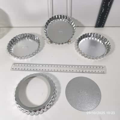 4x Pqmpas Fluted Cake Tins with Removable Bottoms As New PreOwned 