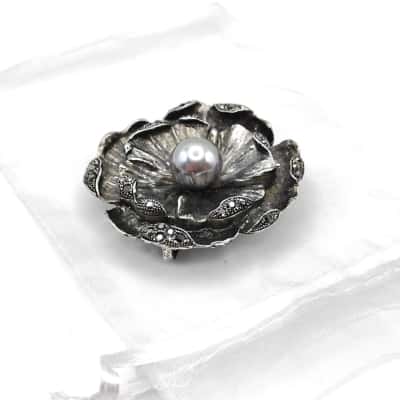 Stunning Gunmetal Flower & Marcasite Look Detail Pearl Brooch/Pendant. Quite Heavy 6cm Diameter