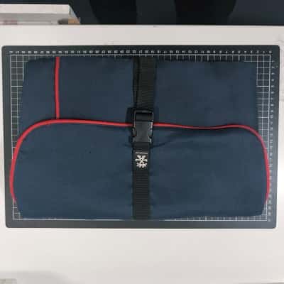 Crumpler Unisex Messenger Bag Blue / Red  PreOwned As Is 