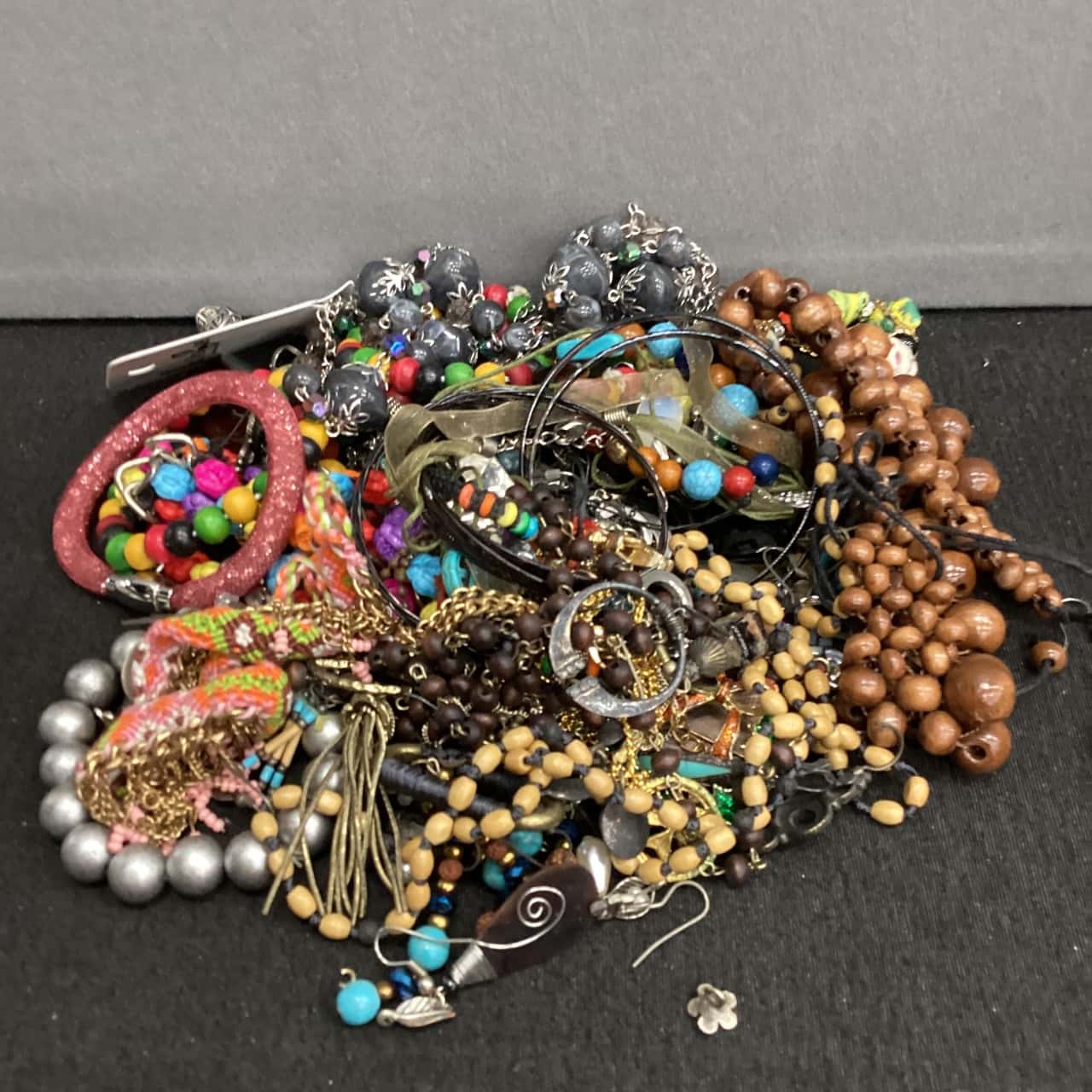 Assorted bag of jewellery (1)(s) - Used Good | Salvos Stores