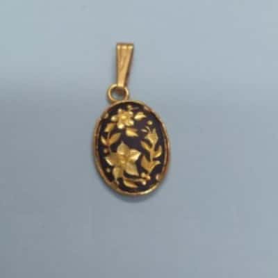  Womens Pendant Black  / Gold 
