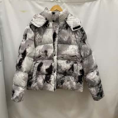 Front Runner Unisex Size M Puffer Jacket With Hoodie 