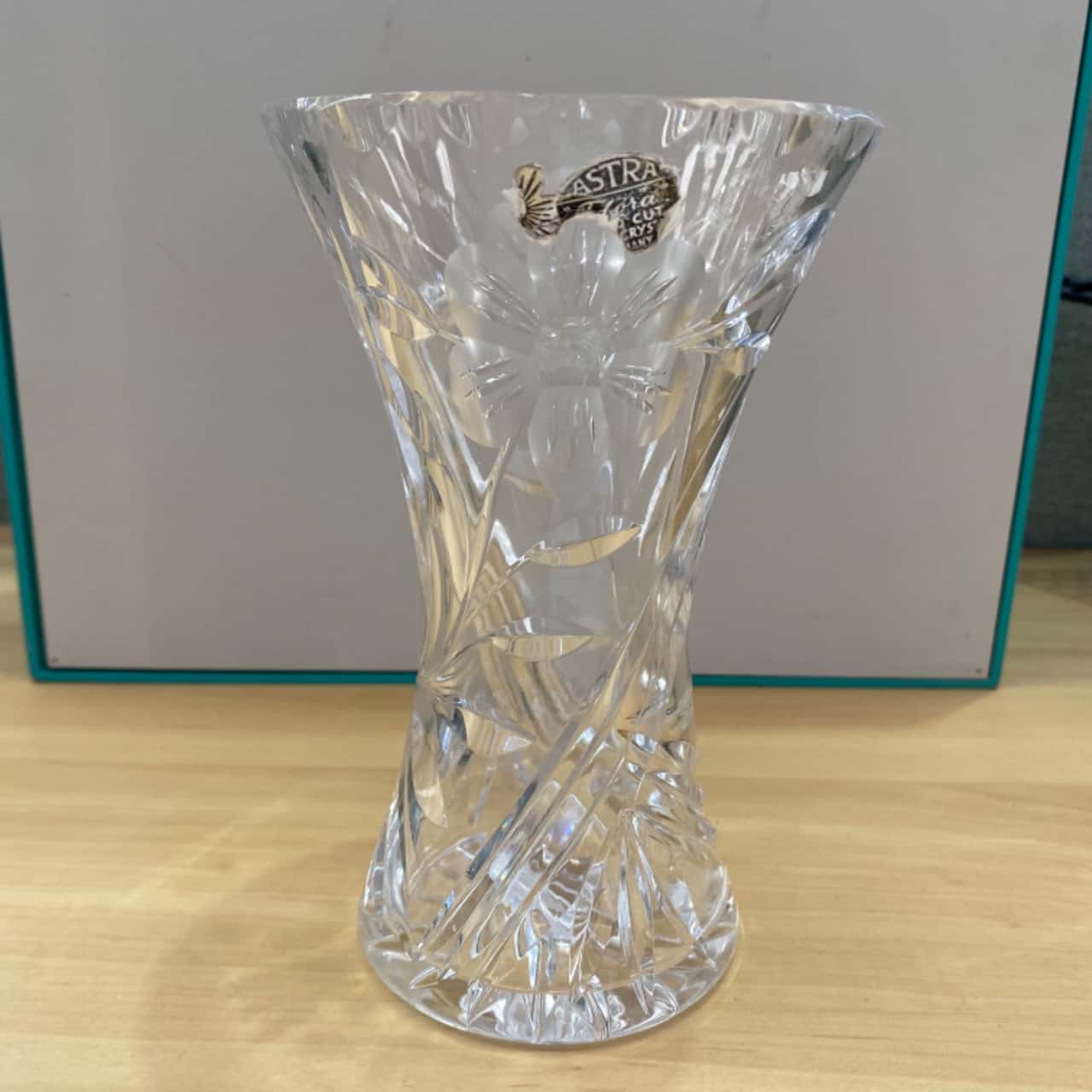 CLICK AND COLLECT Small Vase With Daisy Floral Pattern ASTRA Brand