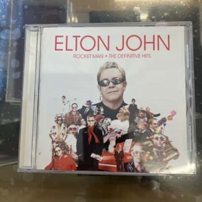 Elton John rocket man the definitive hits