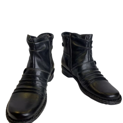 Planet Shoes Womens  Size 9 Boots Black  