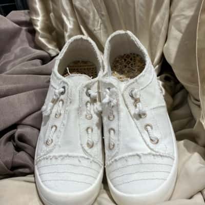  Blowfish Malibu Womens  Size 7 Sneakers White 