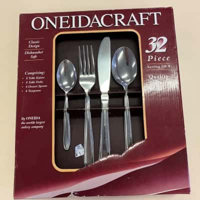 Oneidcraft 32 Piece Cutlery Set