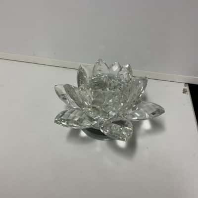 Crystal look flower on stand that  swivels