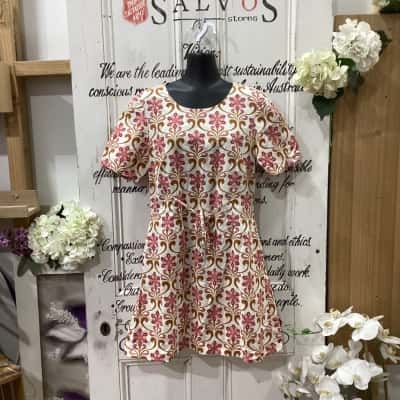 Princess Highway Brand! CULT FOLLOWED LABEL GIANTS! SHORT SLEEVED FLORAL MINI DRESS! Womens  Size 10 Floral Dress / Mini Dress / Short Sleeve Dress  Beige / Floral / Pattern / Purple 