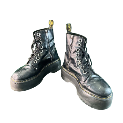 Dr Martens Unisex chunky sole 8 hole boots Size 41 Black  