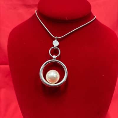  Womens Silver Necklace Featuring A Large Faux Pearl 